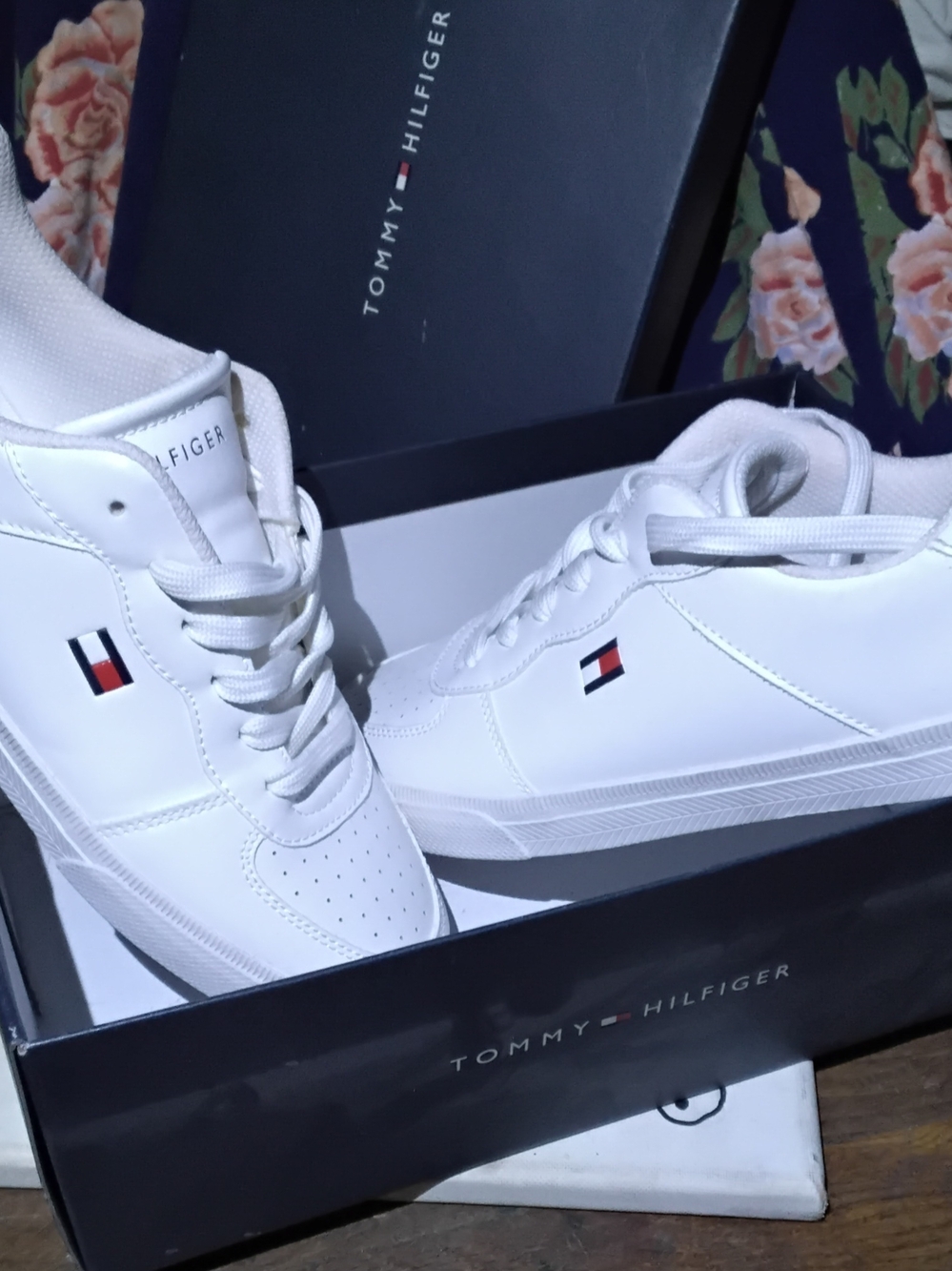 Tommy Hilfiger White Low-Top Sneakers with Flag Accent